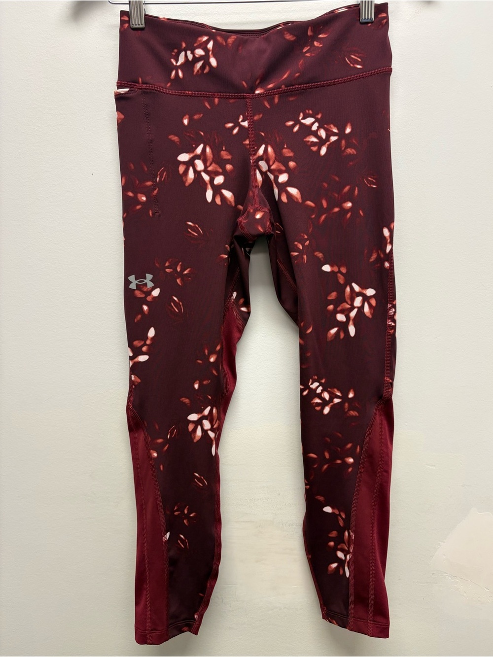 4 for $25 🍂 Under Armour Burgundy Floral Compression Leggings – Size Medium